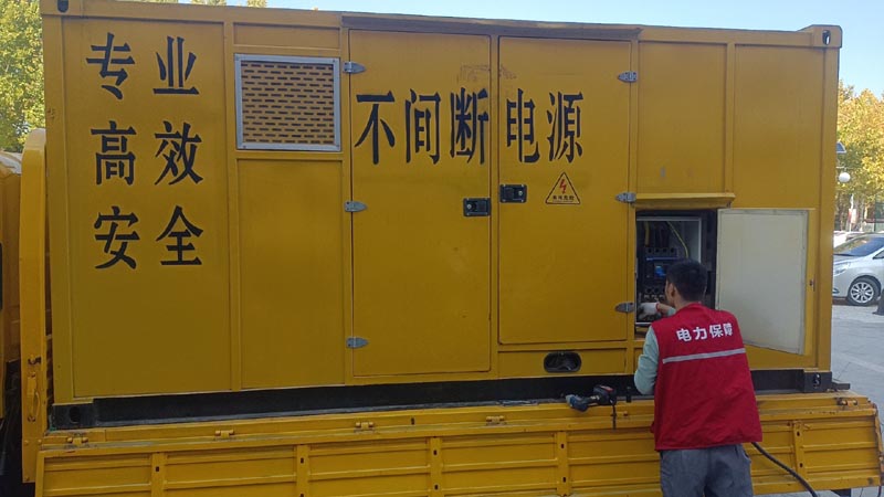 那坡柴油发电机组和UPS电源配合使用时，如何避免切换过程中的电力中断？
